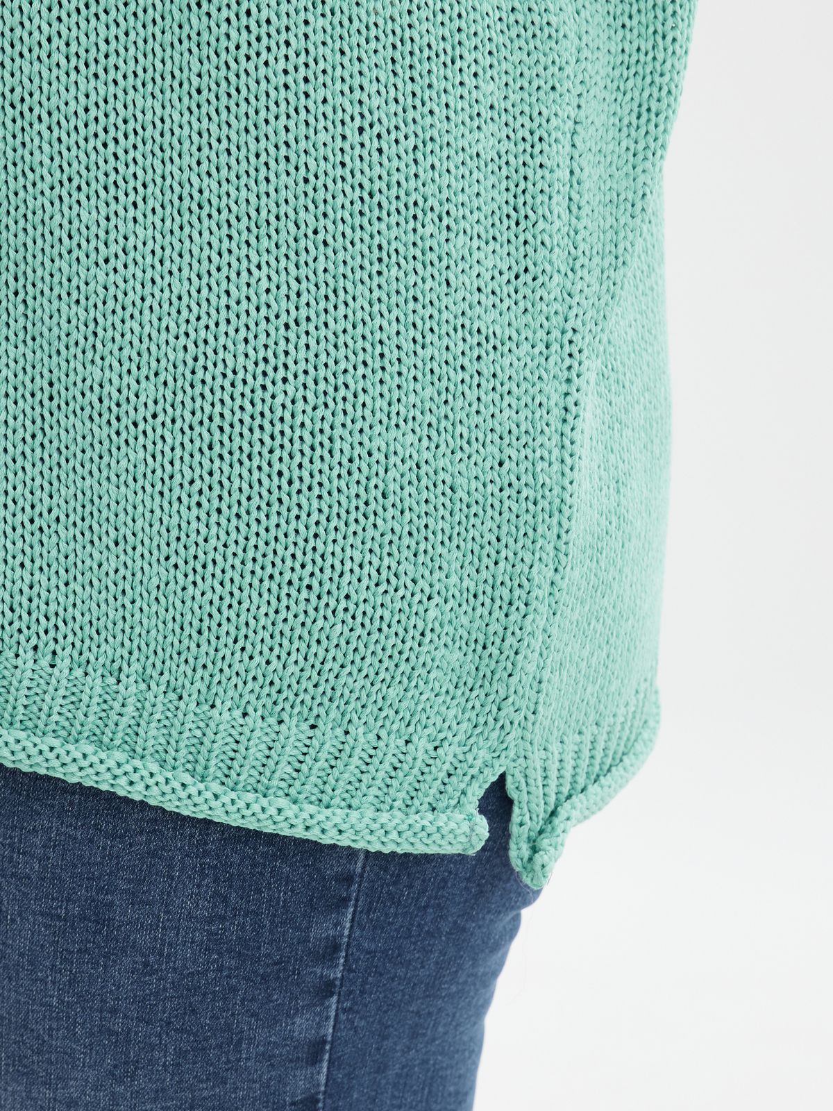 Short-sleeve V-neck pullover