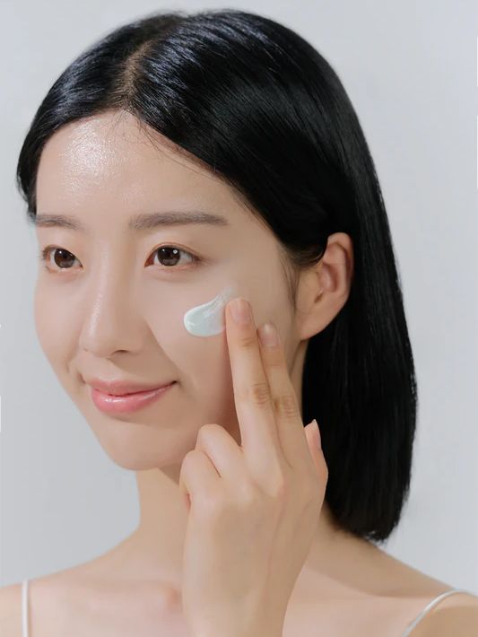Skin1004 Madagascar Centella Hyalu-Cica Water-Fit Sun Serum SPF50 15ml