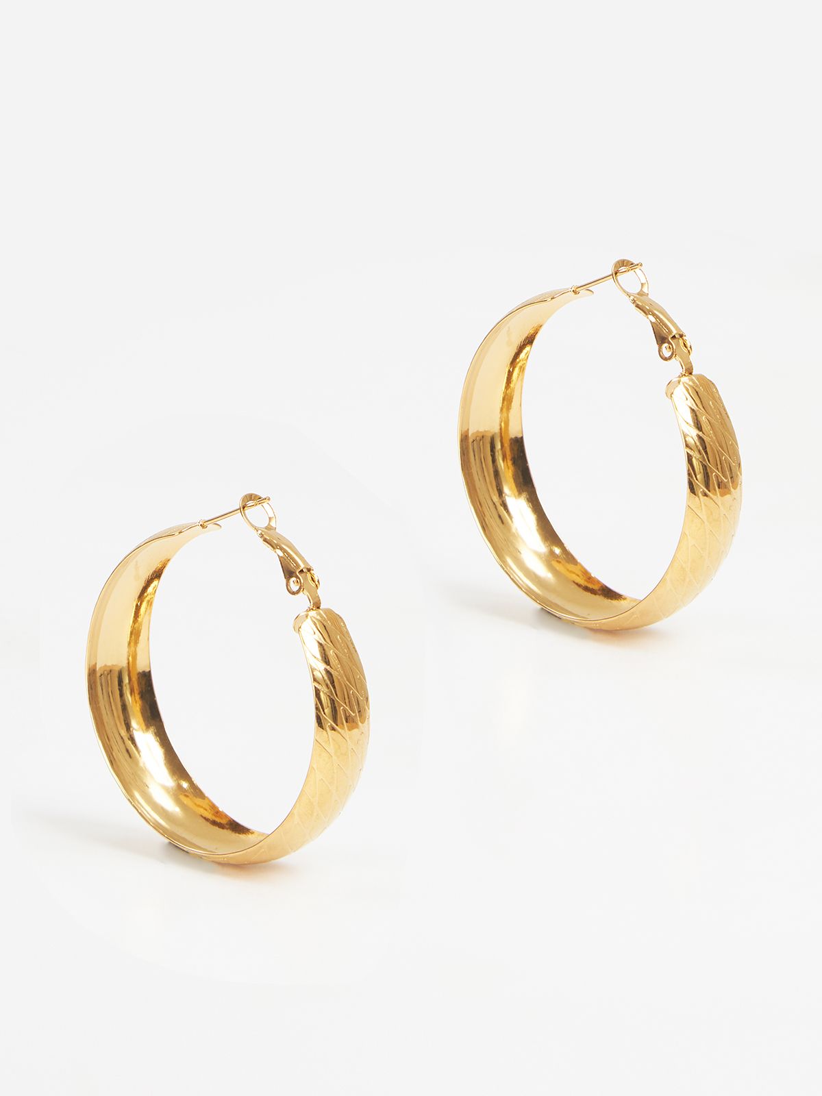 Wide hoop textured earrings