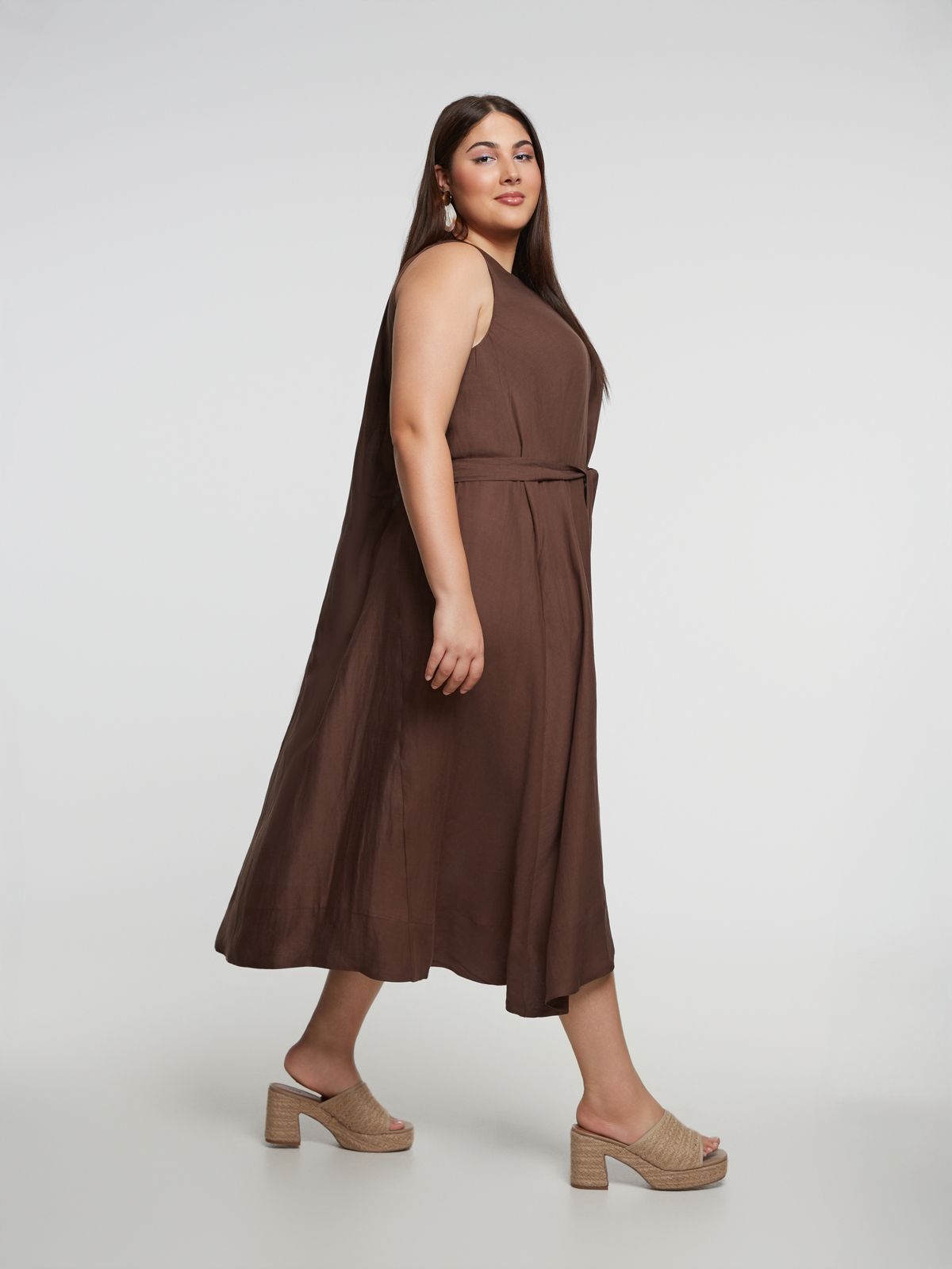 Sleeveless belted viscose/linen midi dress