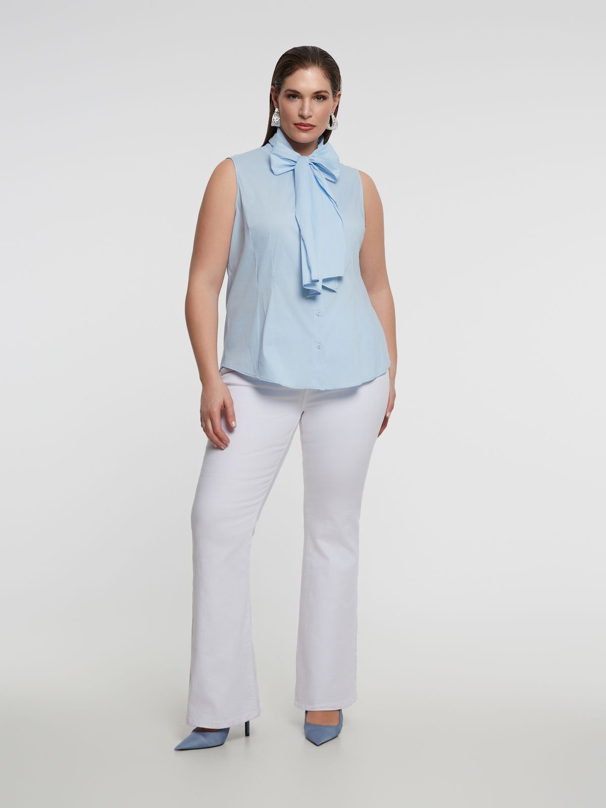 Sleeveless button-down blouse with bow detail