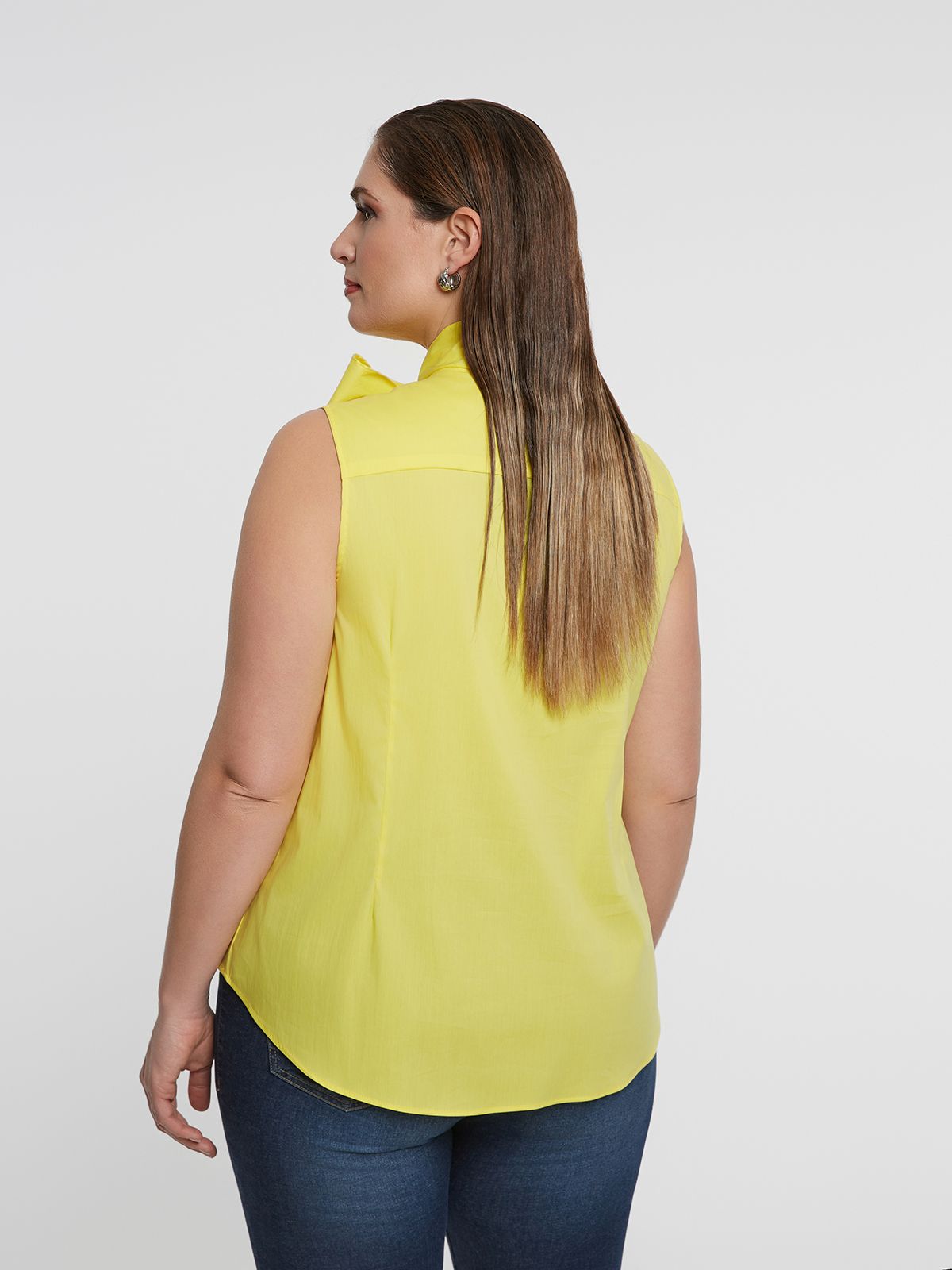 Sleeveless button-down blouse with bow detail