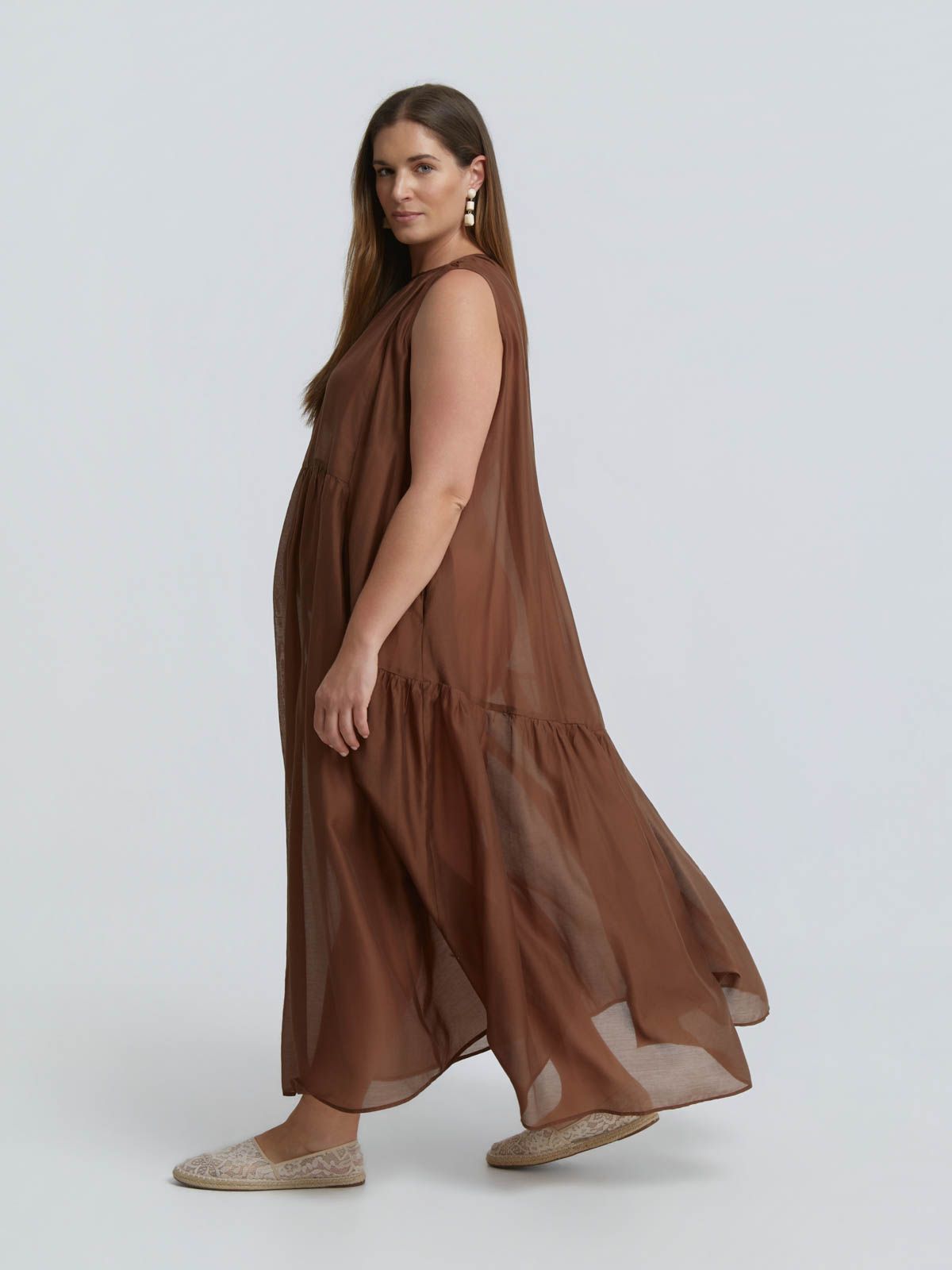 Sleeveless pleated maxi dress 