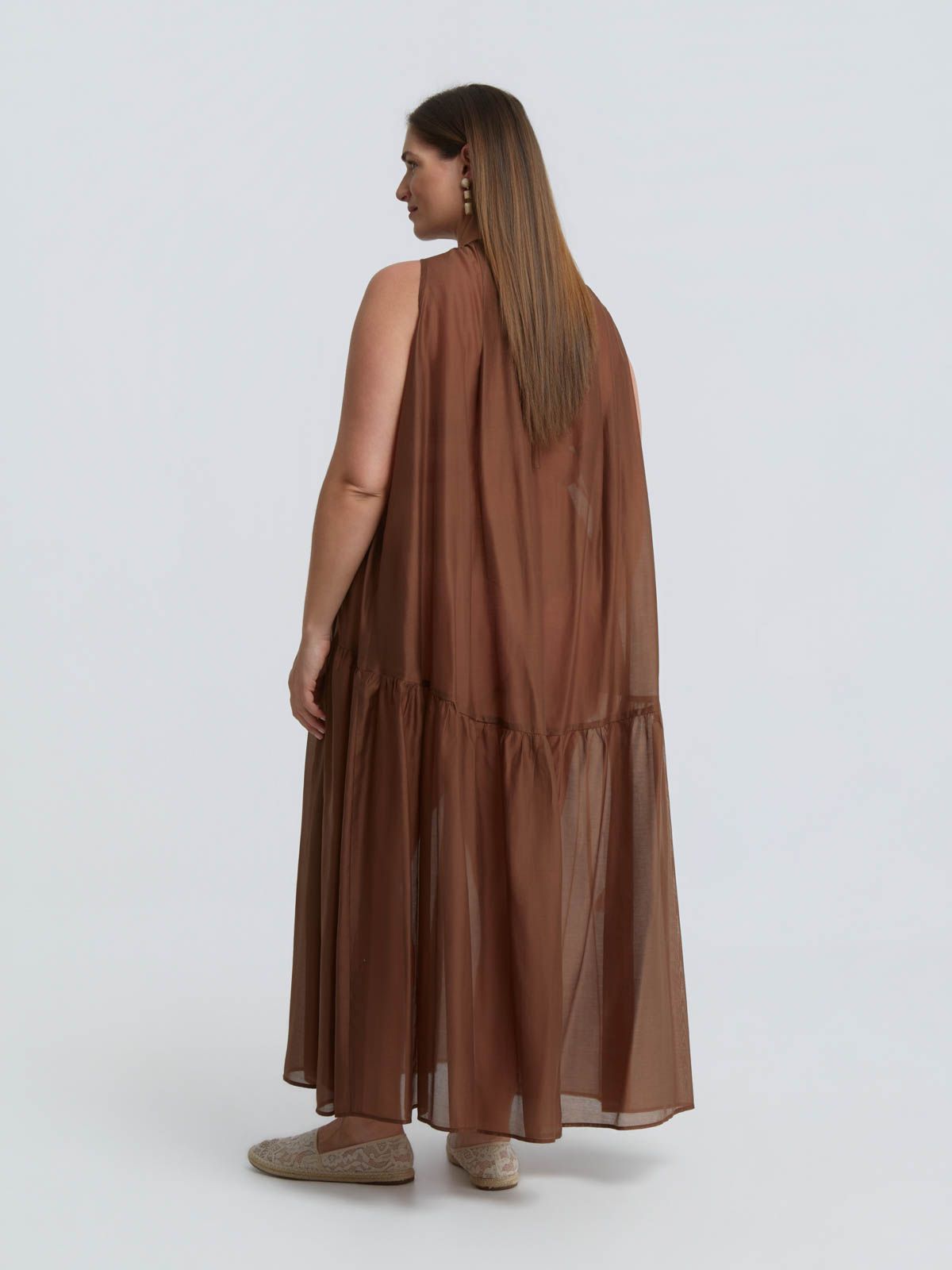 Sleeveless pleated maxi dress 