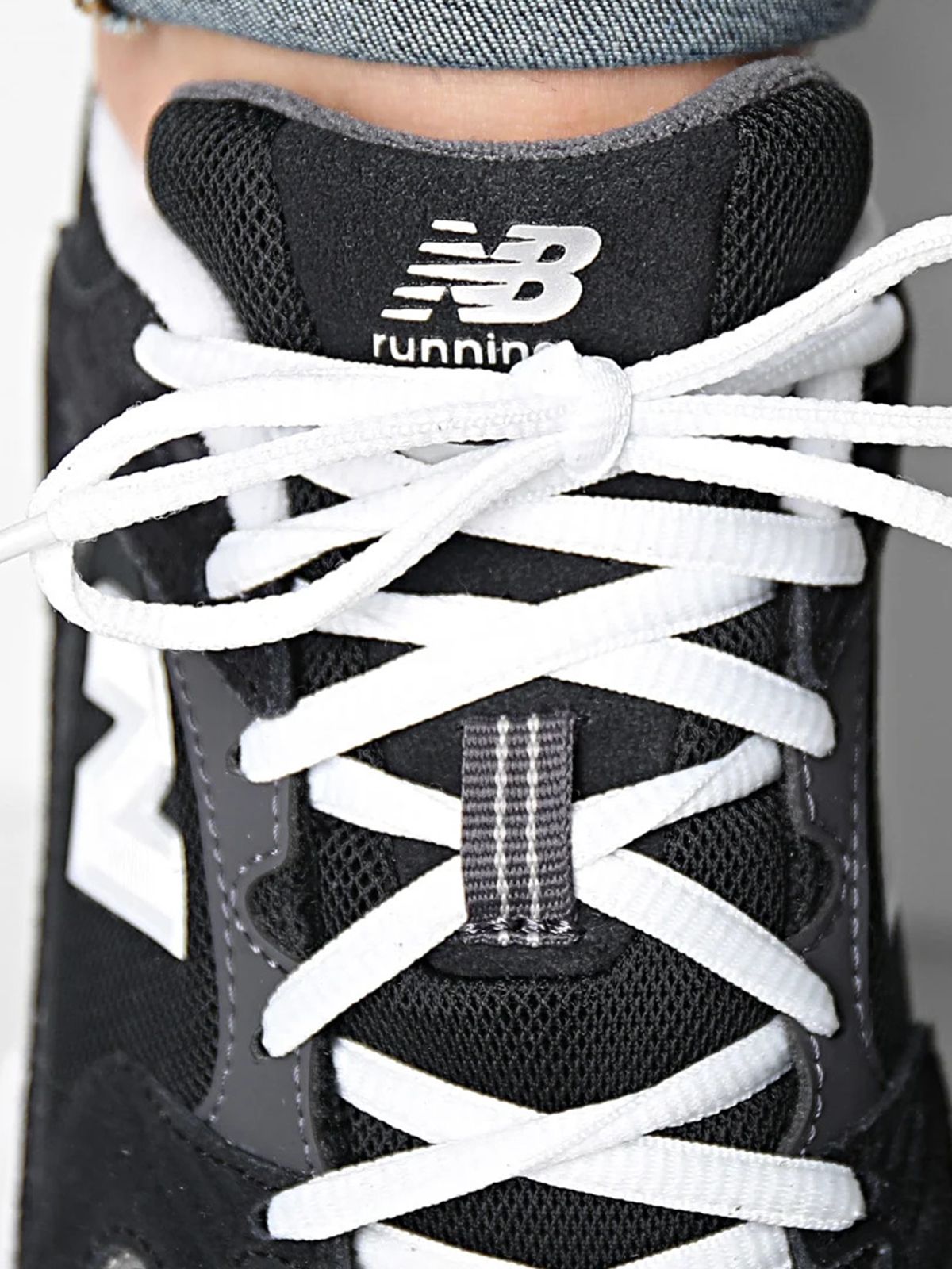 Sneakers MR530