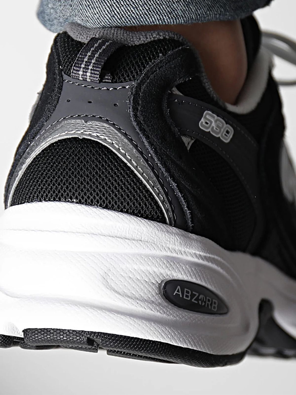 Sneakers MR530