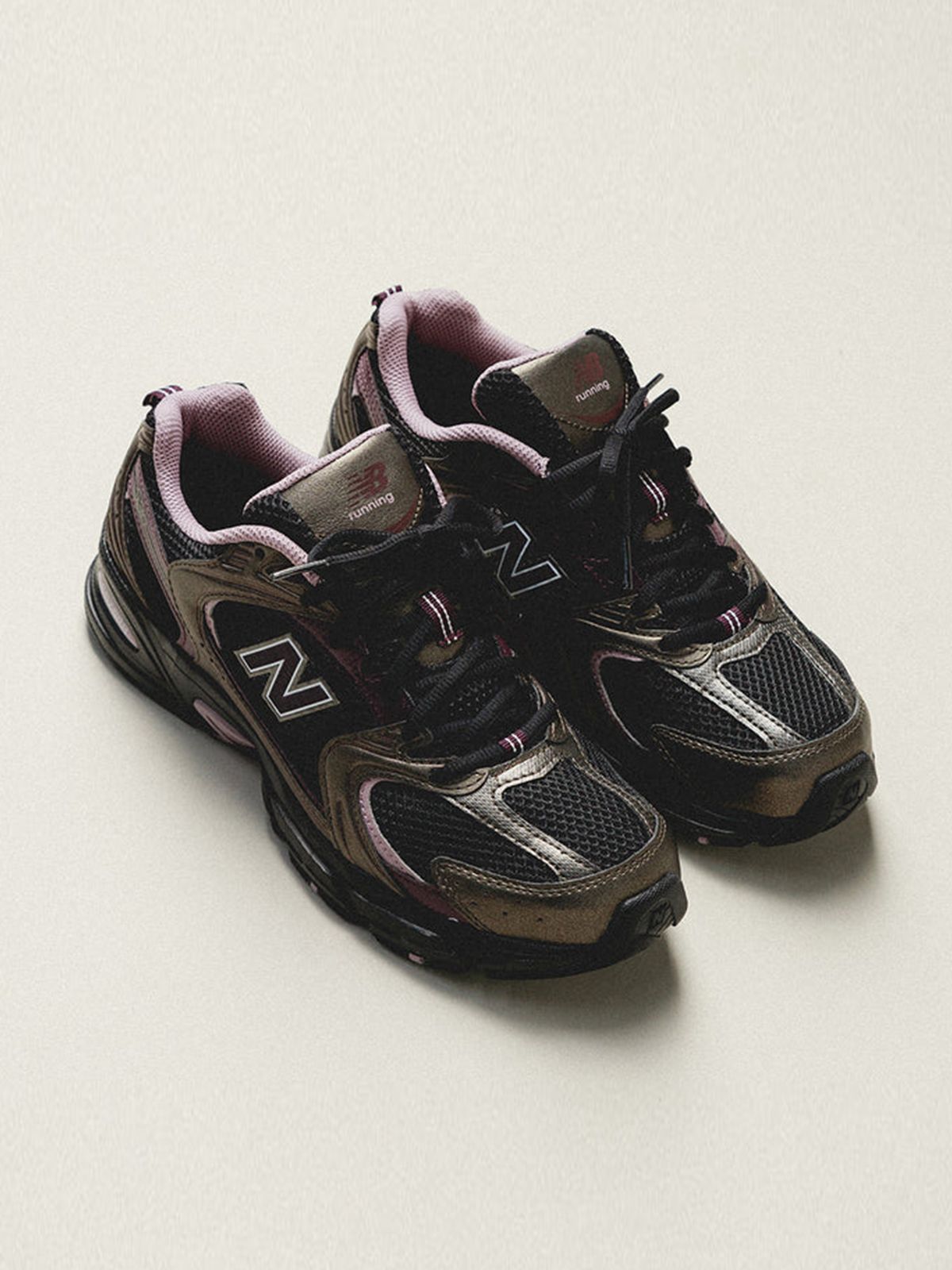 Sneakers MR530