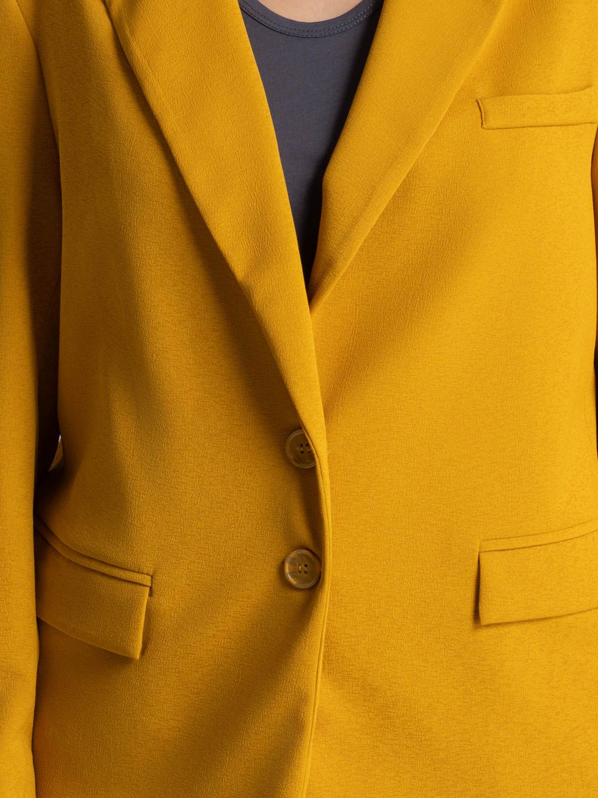 Structured buttoned blazer