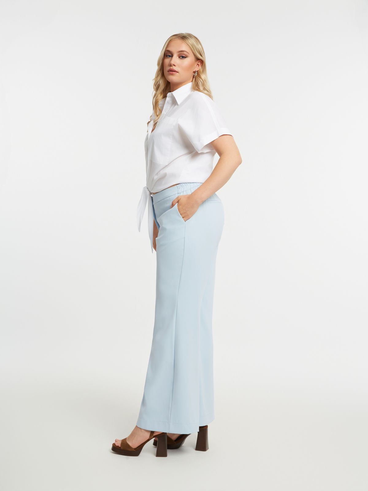 Tailored wide-leg trousers