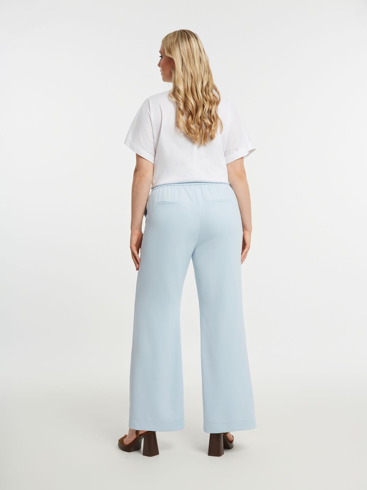 Tailored wide-leg trousers