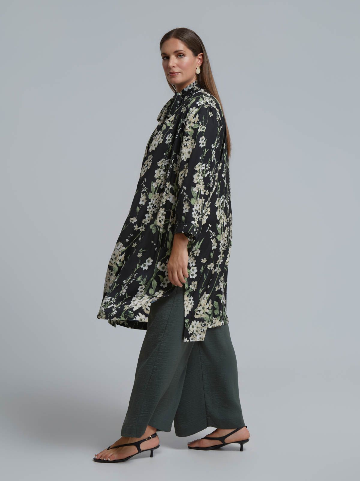 Floral print satin kimono
