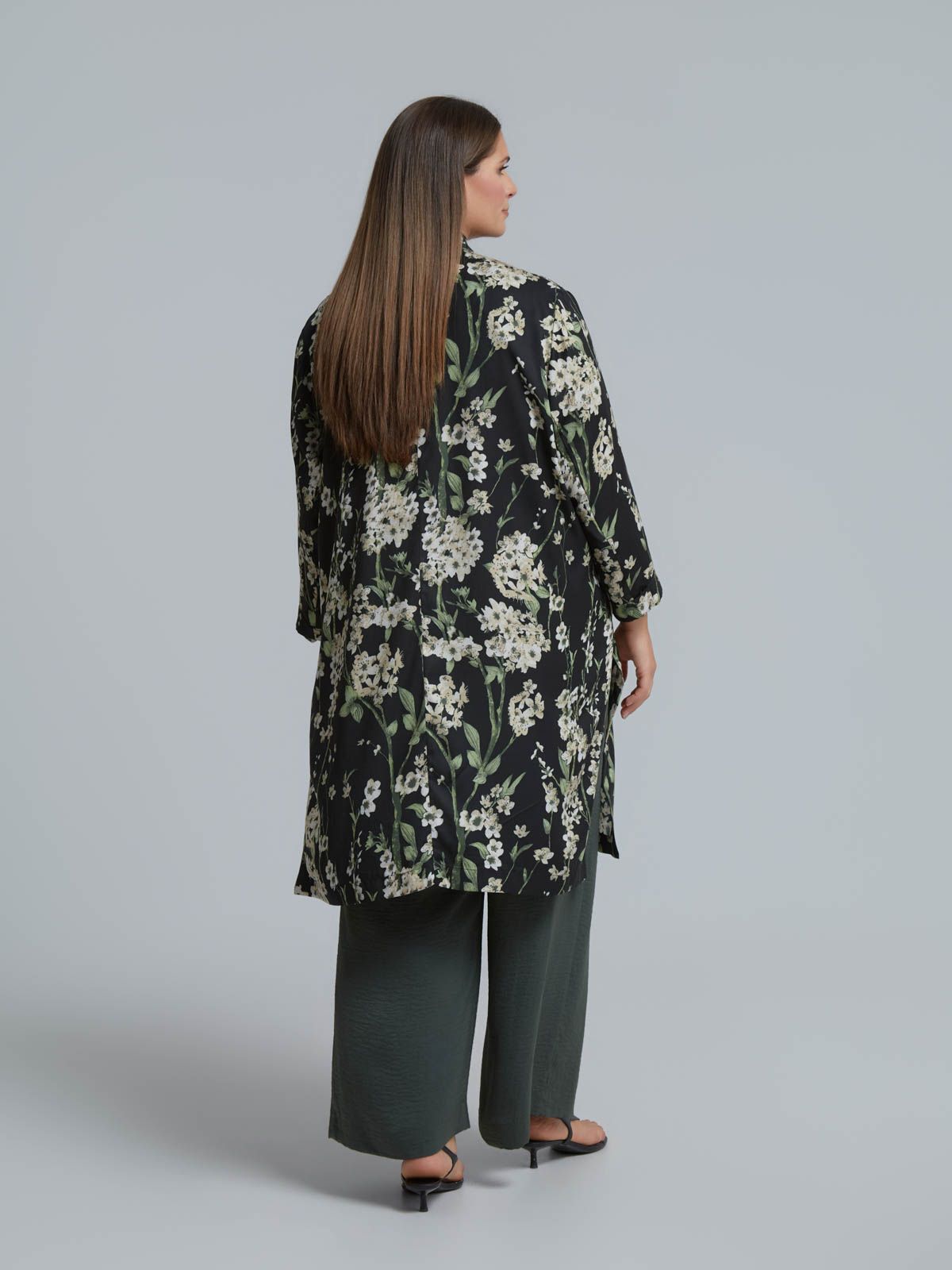 Floral print satin kimono