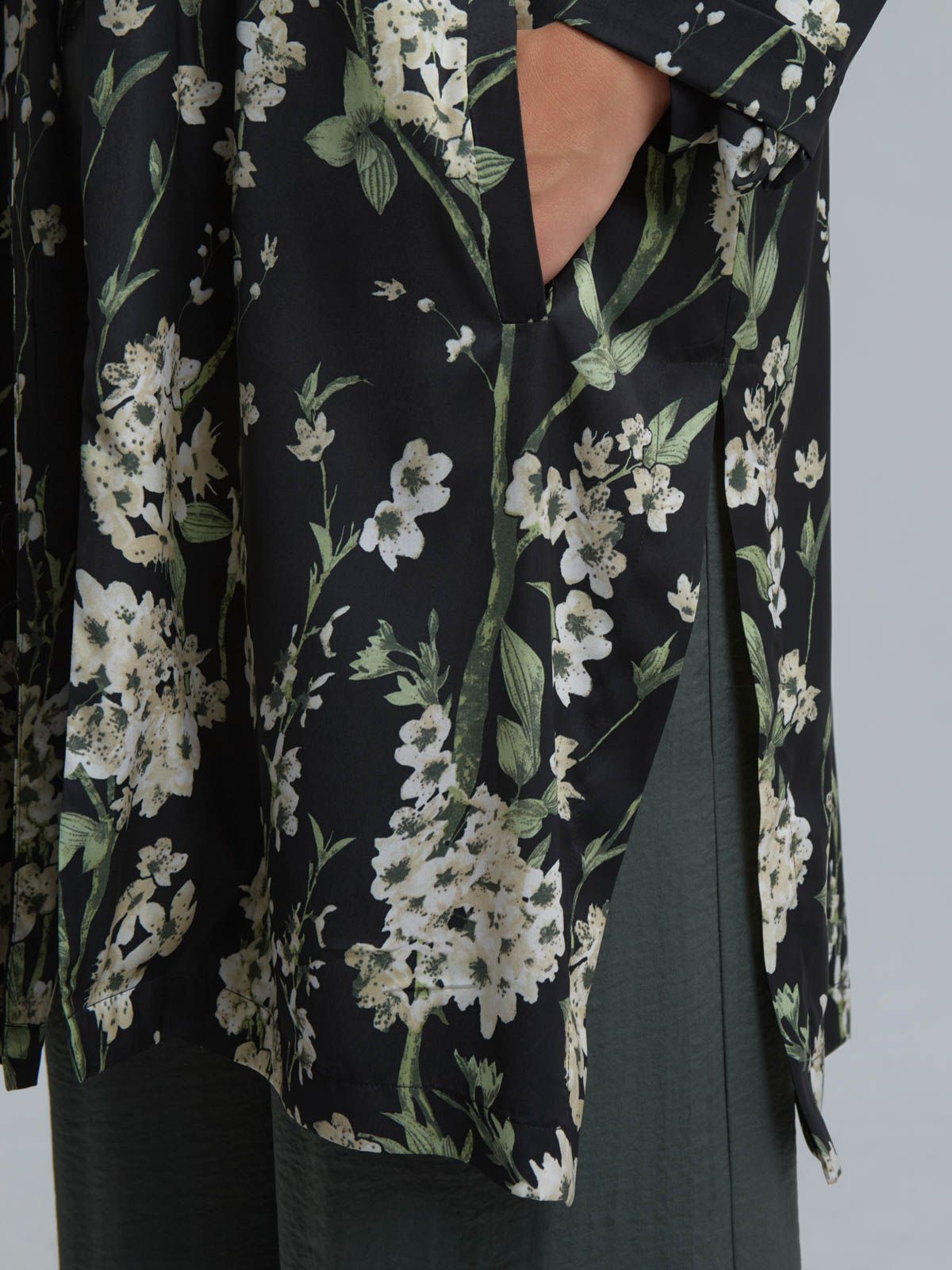 Floral print satin kimono