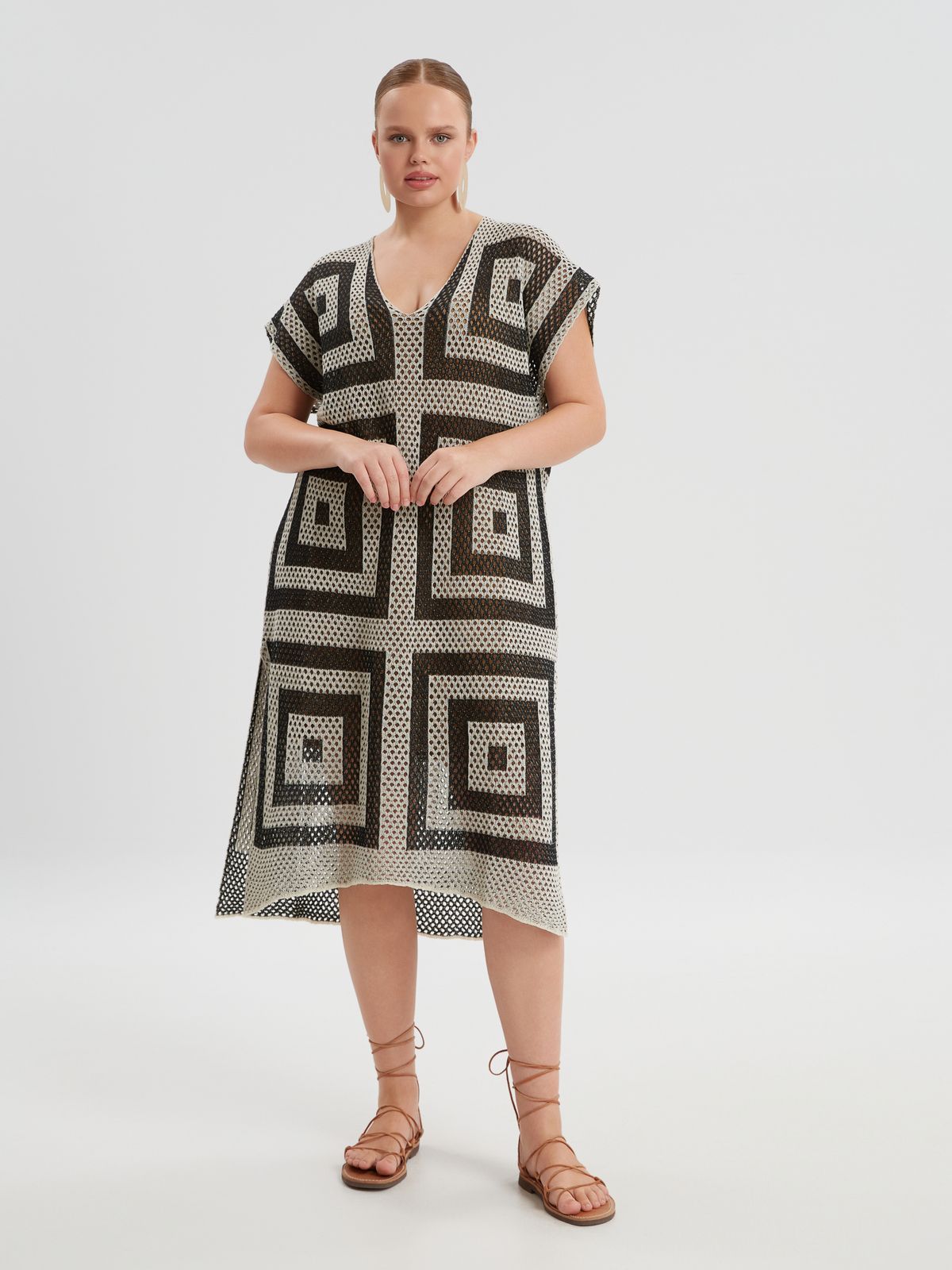 Geometric open-knit kaftan