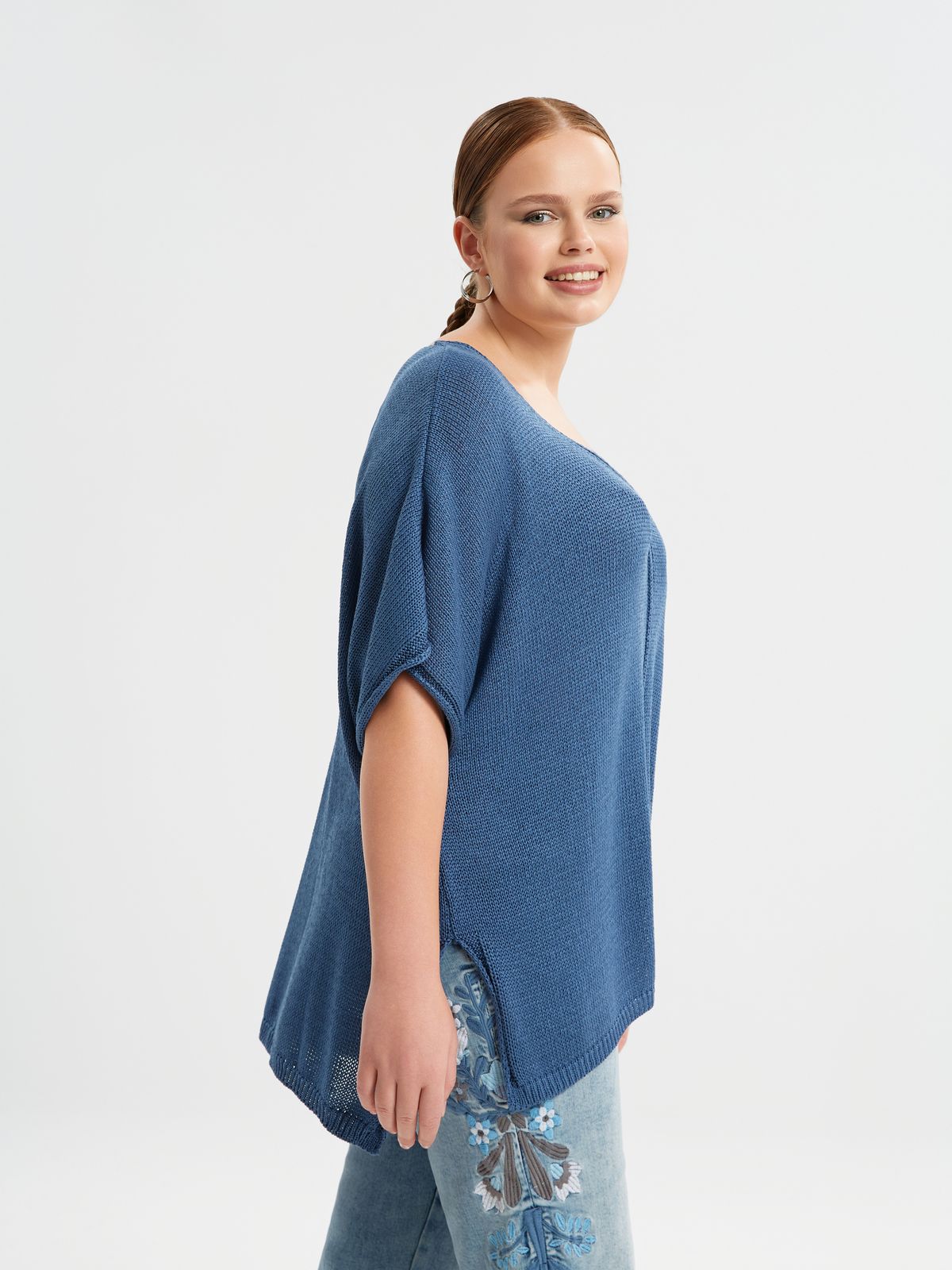 V-neck knit top with front detailing