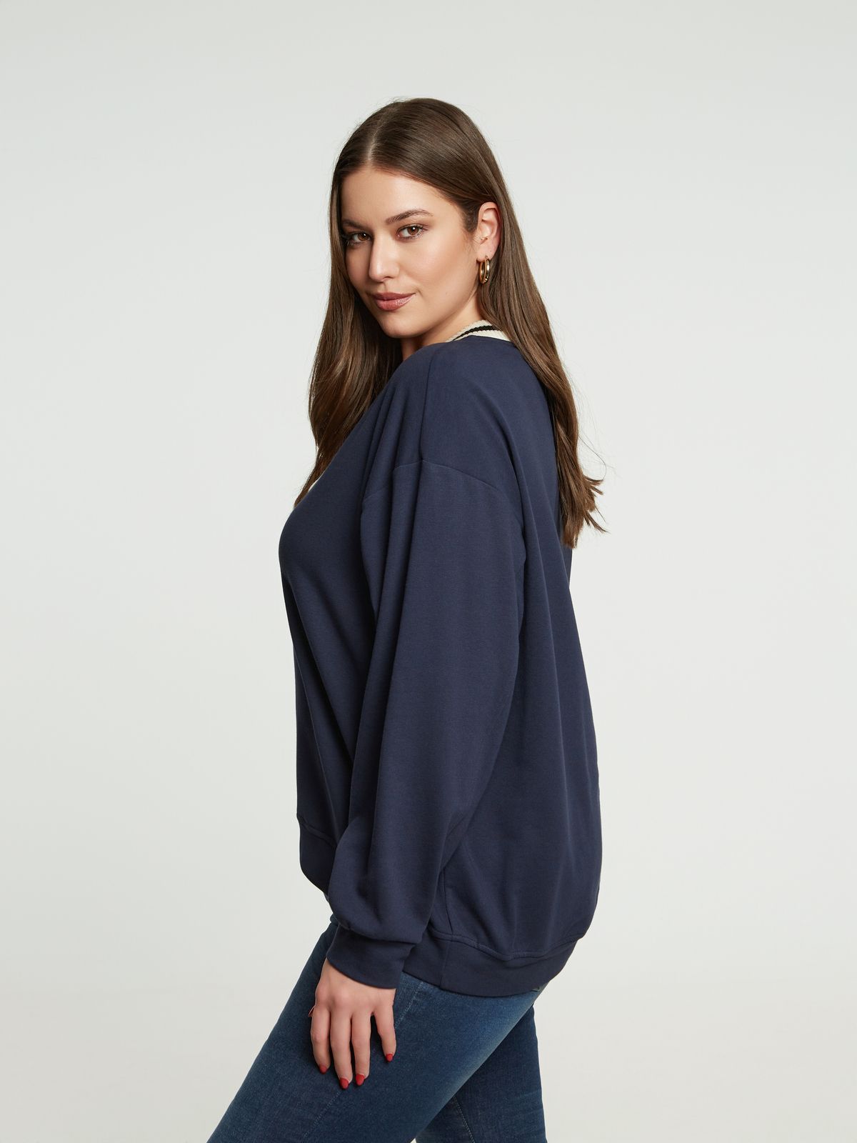 V-neck sweatshirt with contrasting trim