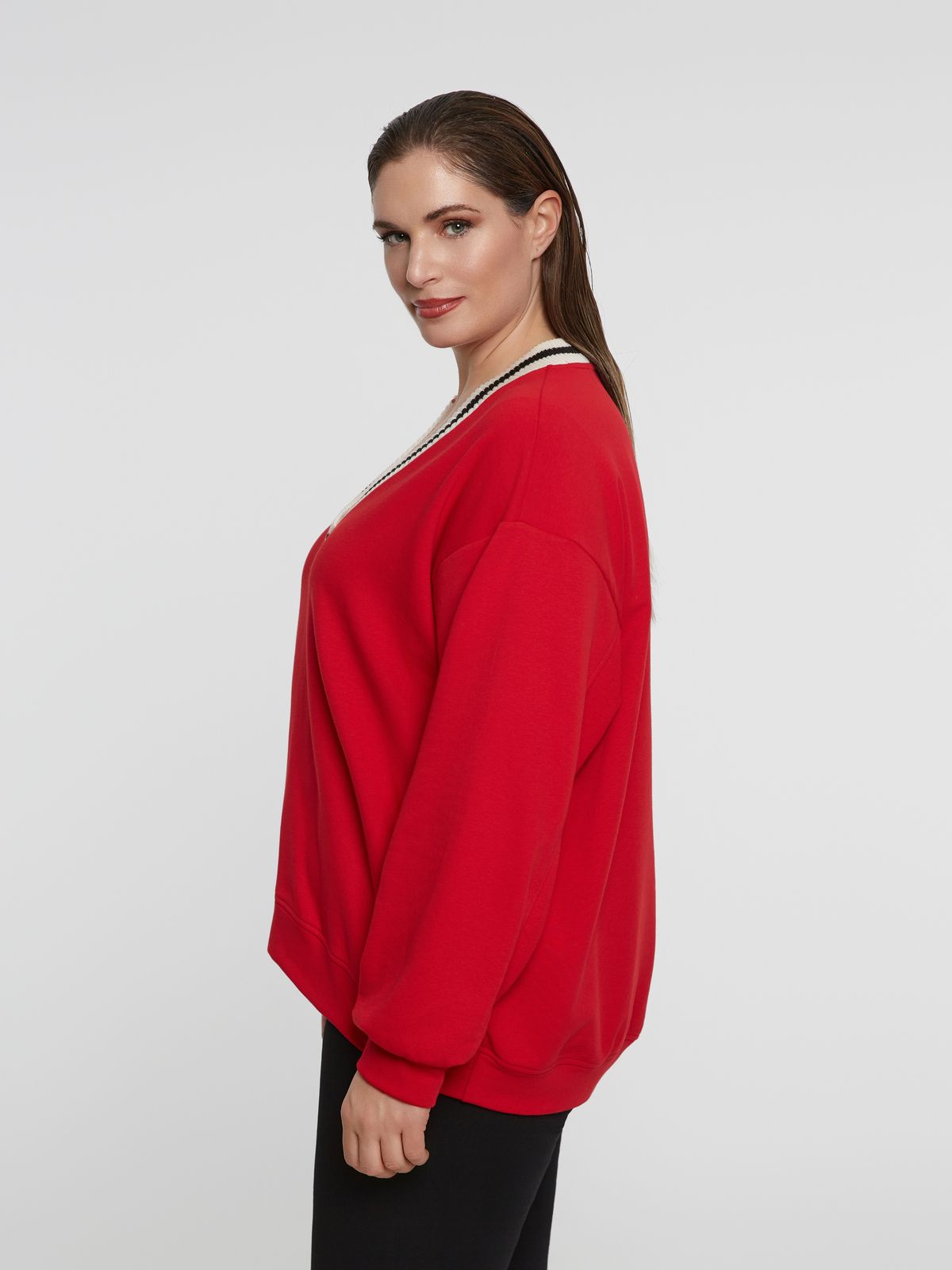V-neck sweatshirt with contrasting trim