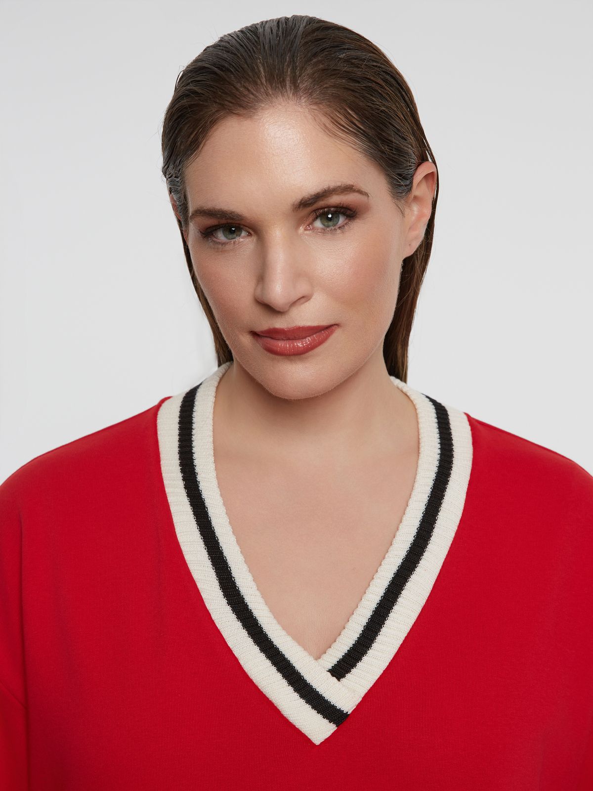 V-neck sweatshirt with contrasting trim