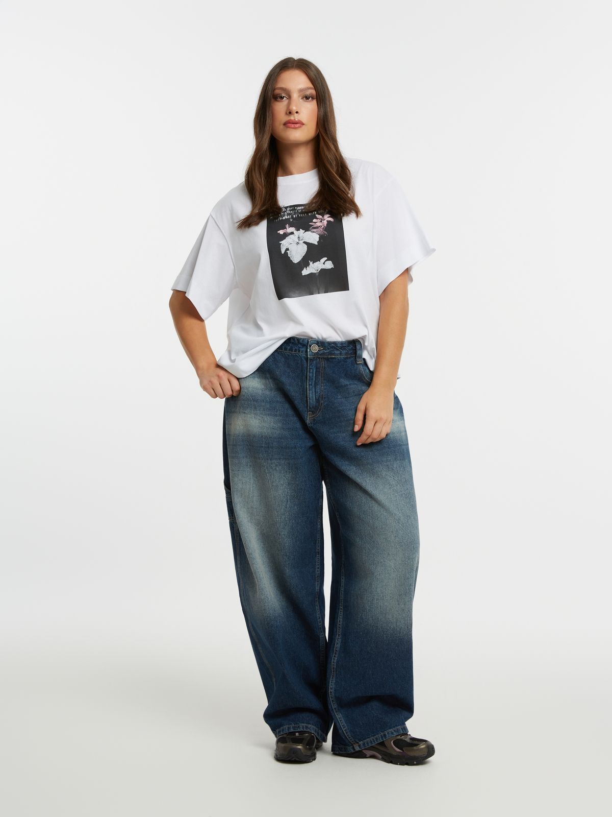 Vintage wash barrel-leg jeans