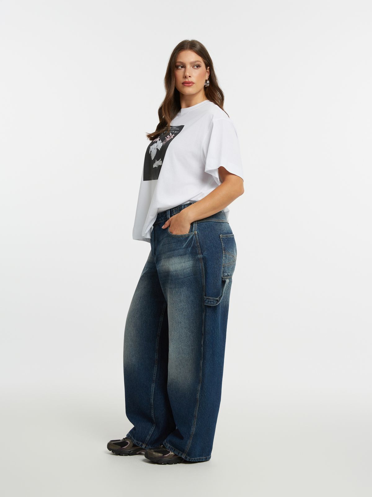 Vintage wash barrel-leg jeans