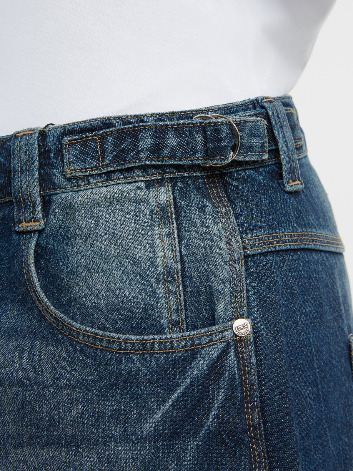 Vintage wash barrel-leg jeans