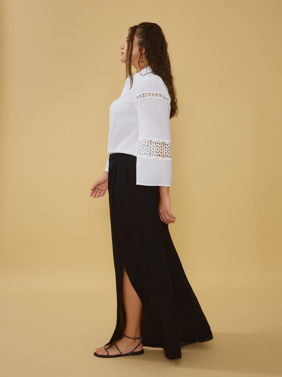 Wide-leg linen pants with side slits