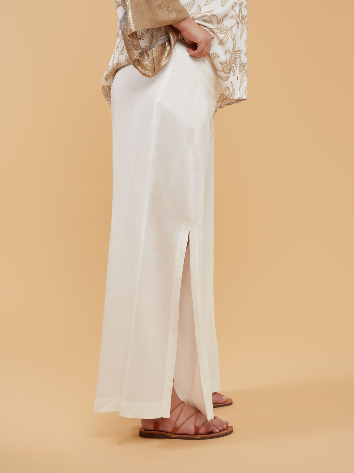 Wide-leg linen pants with side slits