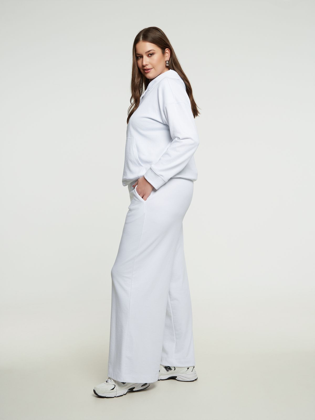 Wide-leg sweat trousers with pockets