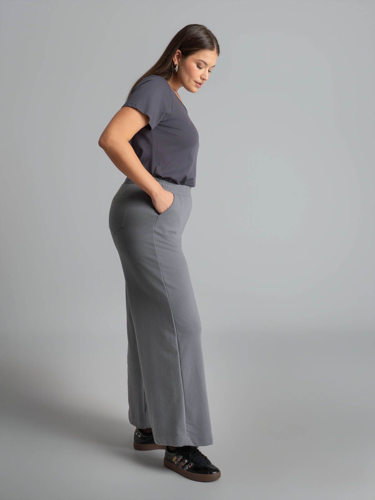 Wide-leg sweat trousers with pockets
