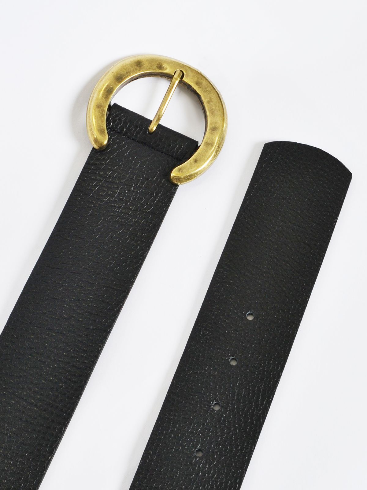 Leather belt with oversized curved buckle