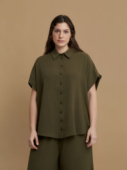 Airwashed crepe short-sleeve shirt with curved hem