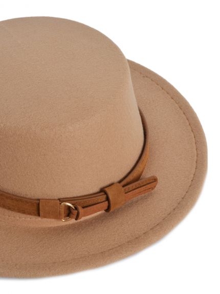 Καπέλο τύπου fedora με suede κορδελα