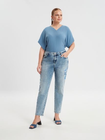Embroidered high-waist mom fit jeans