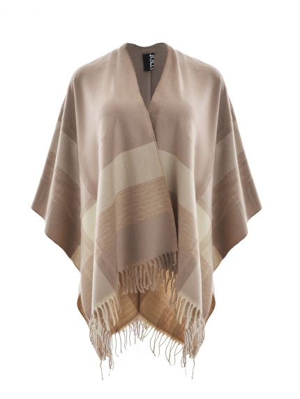 Minimal chic poncho with fringes