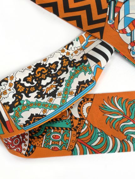 Μεταξωτό scrunchie με print μαντηλιού