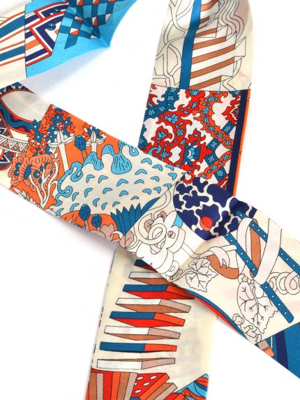 Μεταξωτό scrunchie με print μαντηλιού