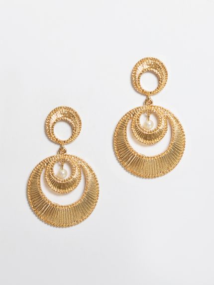 Gold-tone earrings with pearl accent