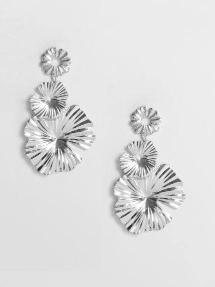 Drop leaf-shaped earrings