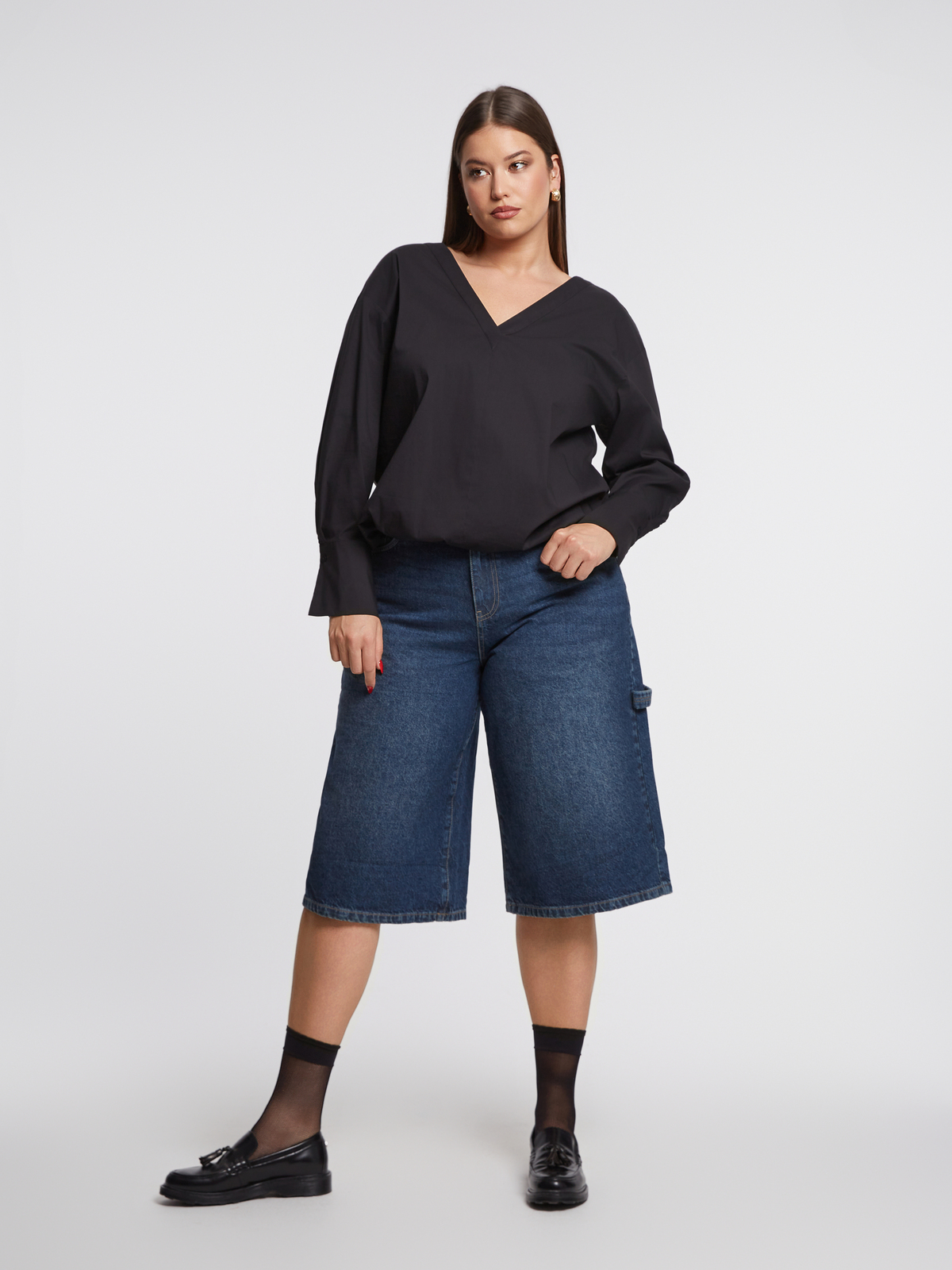 Τζιν βερμούδα με utility λεπτομέρεια φωτογραφία