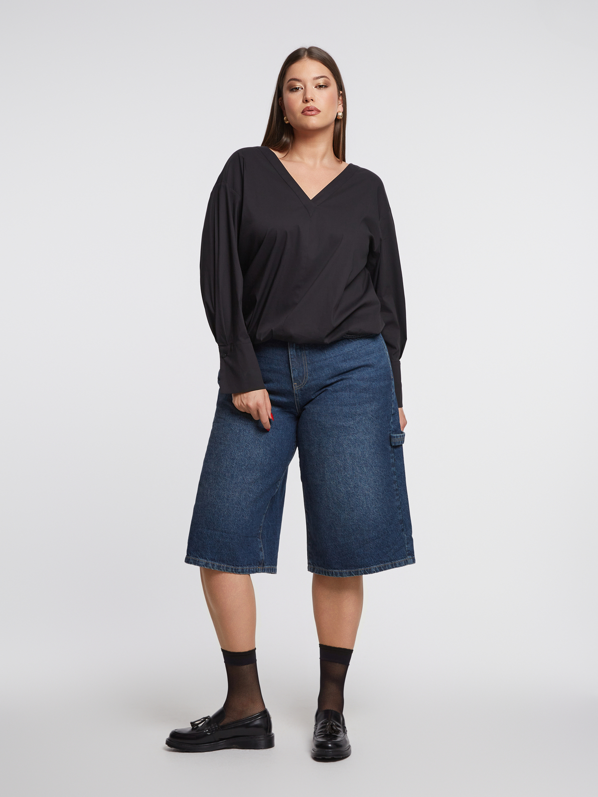 Τζιν βερμούδα με utility λεπτομέρεια φωτογραφία