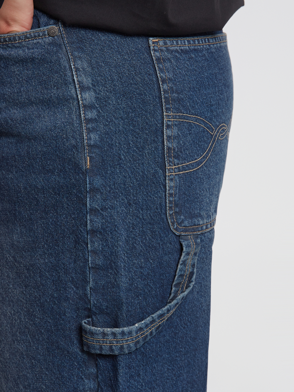 Τζιν βερμούδα με utility λεπτομέρεια φωτογραφία