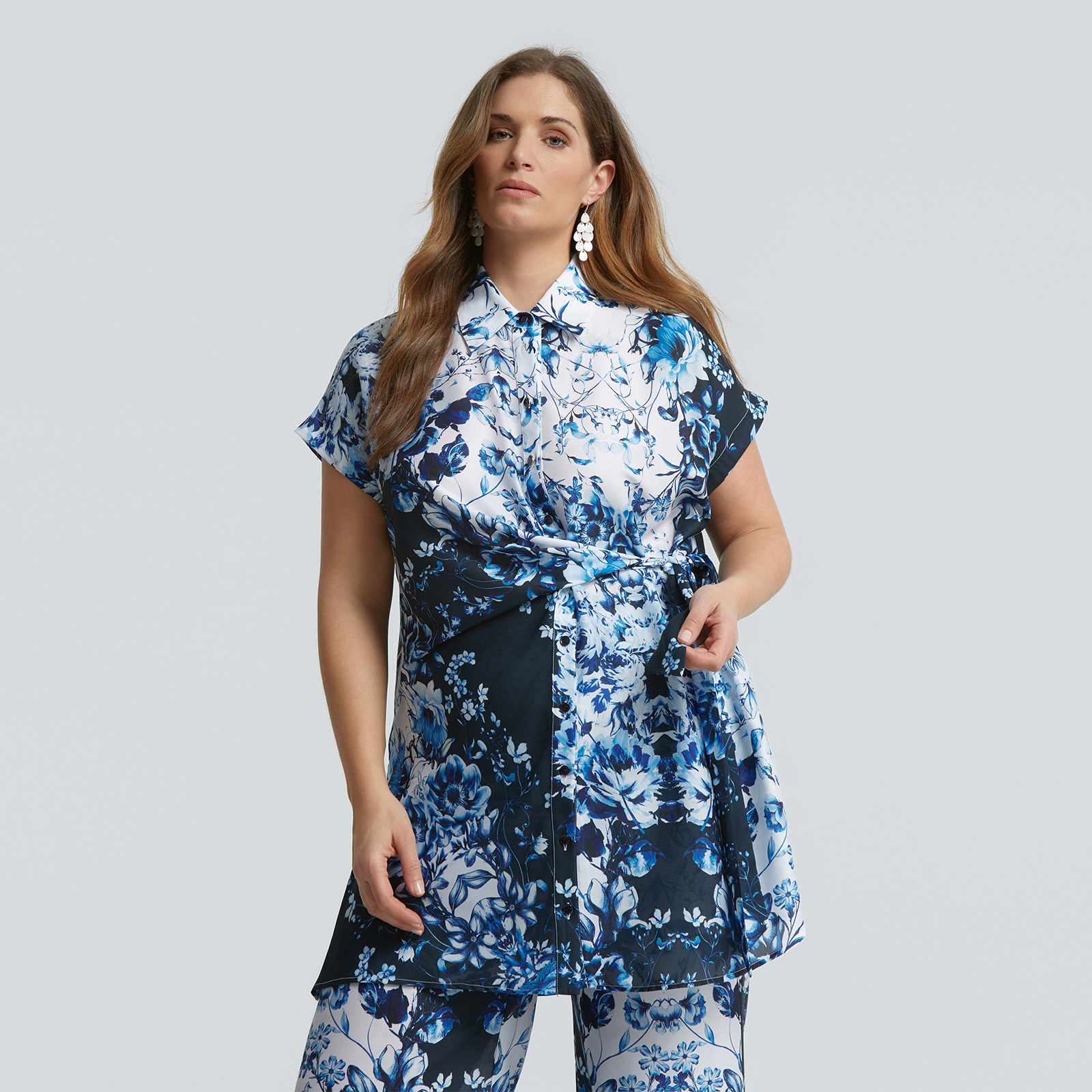 Πουκάμισο με floral μοτίβο και δέσιμο στη μέση
