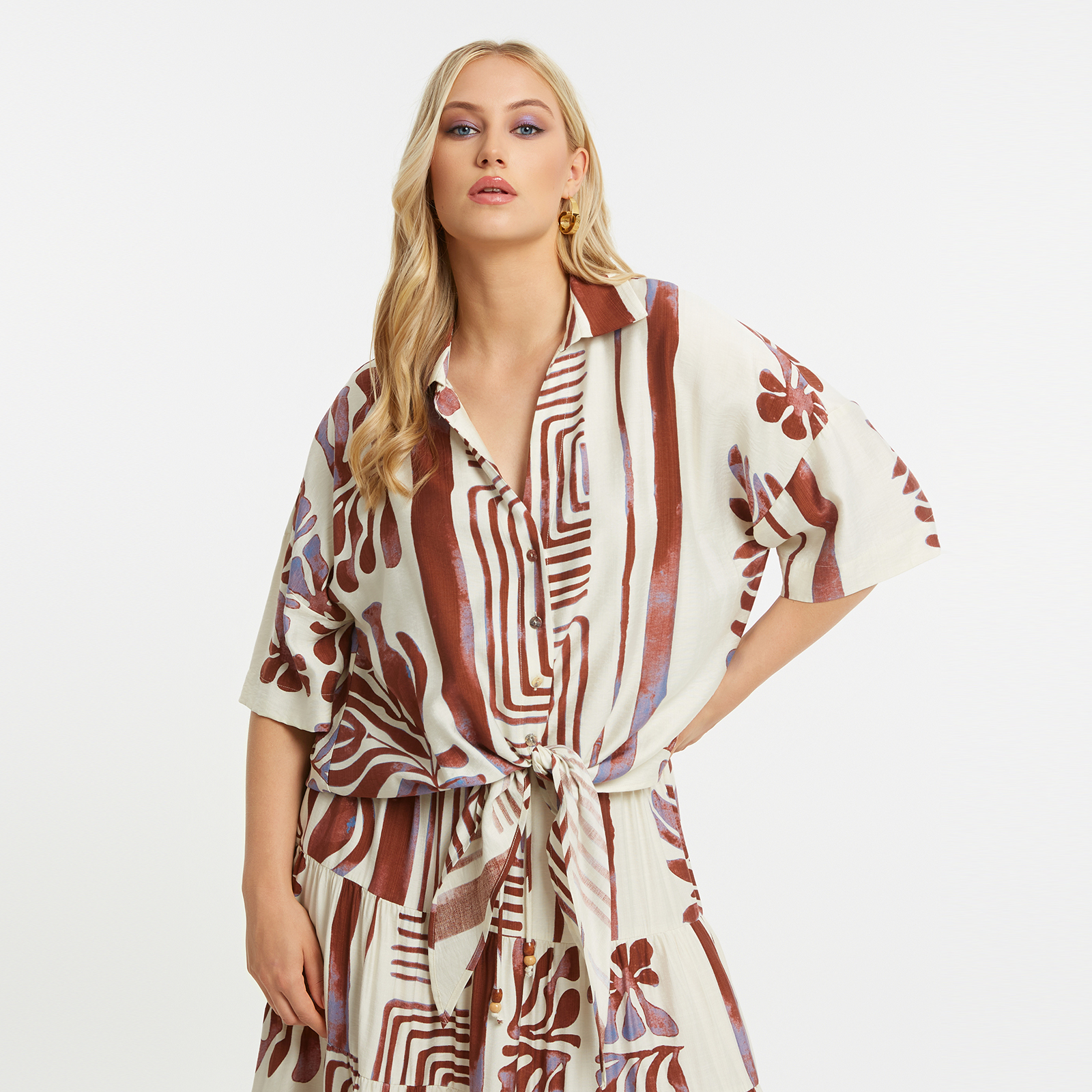 Πουκάμισο βισκόζη με floral μοτίβο και δέσιμο μπροστά