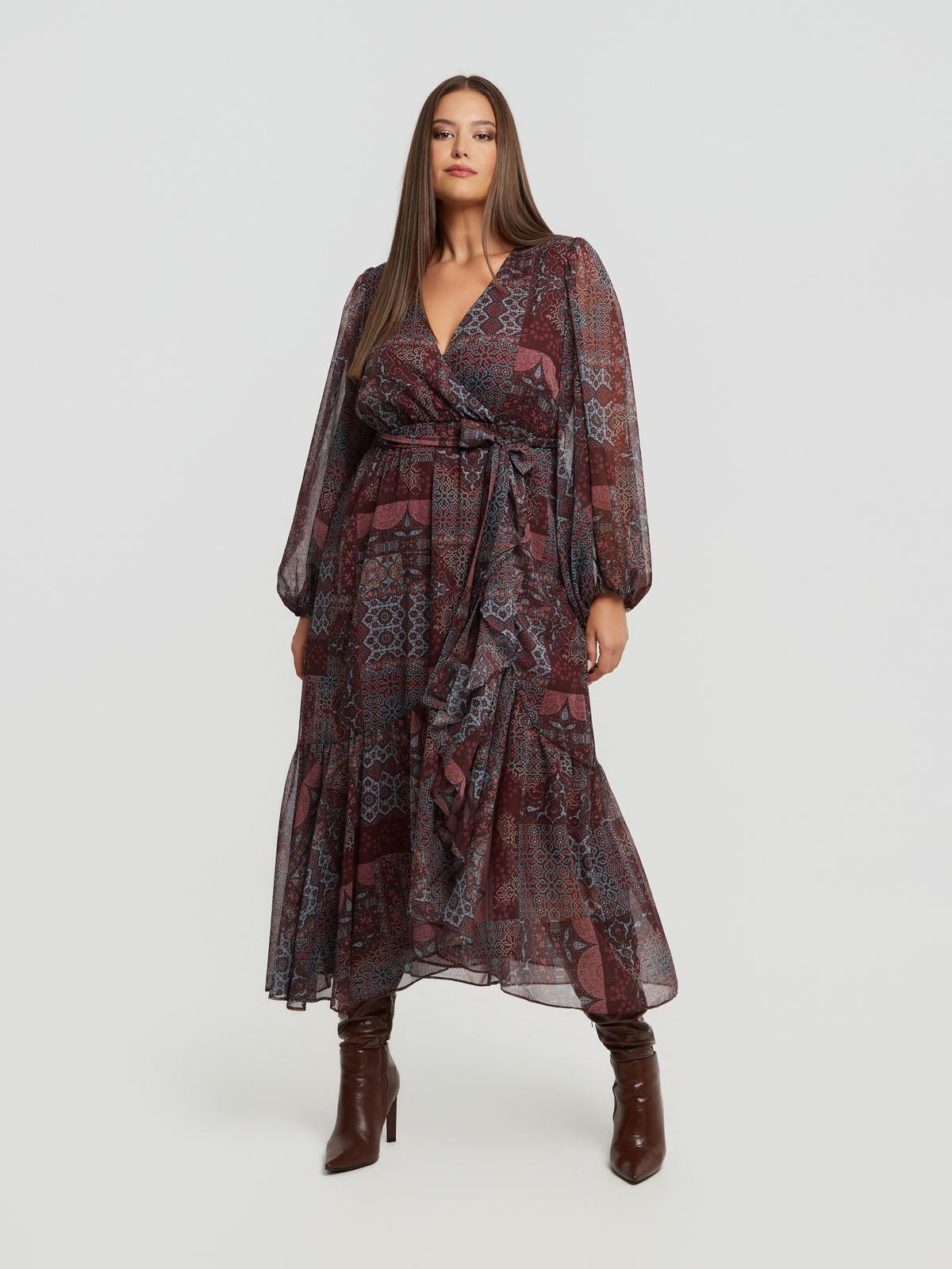 Εμπριμέ κρουαζέ φόρεμα φωτογραφία