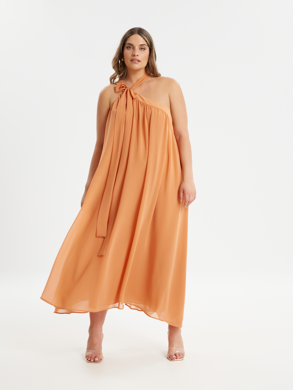 Maxi φόρεμα με δέσιμο στη λαιμόκοψη φωτογραφία