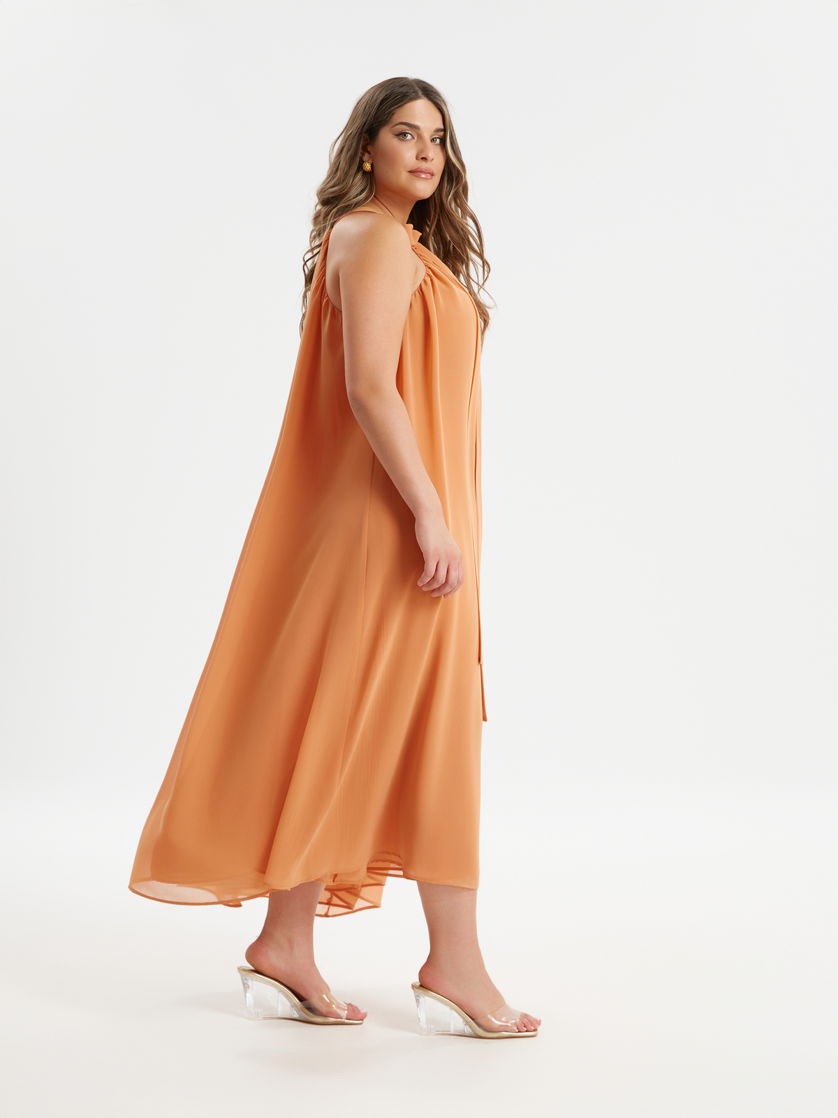 Maxi φόρεμα με δέσιμο στη λαιμόκοψη φωτογραφία