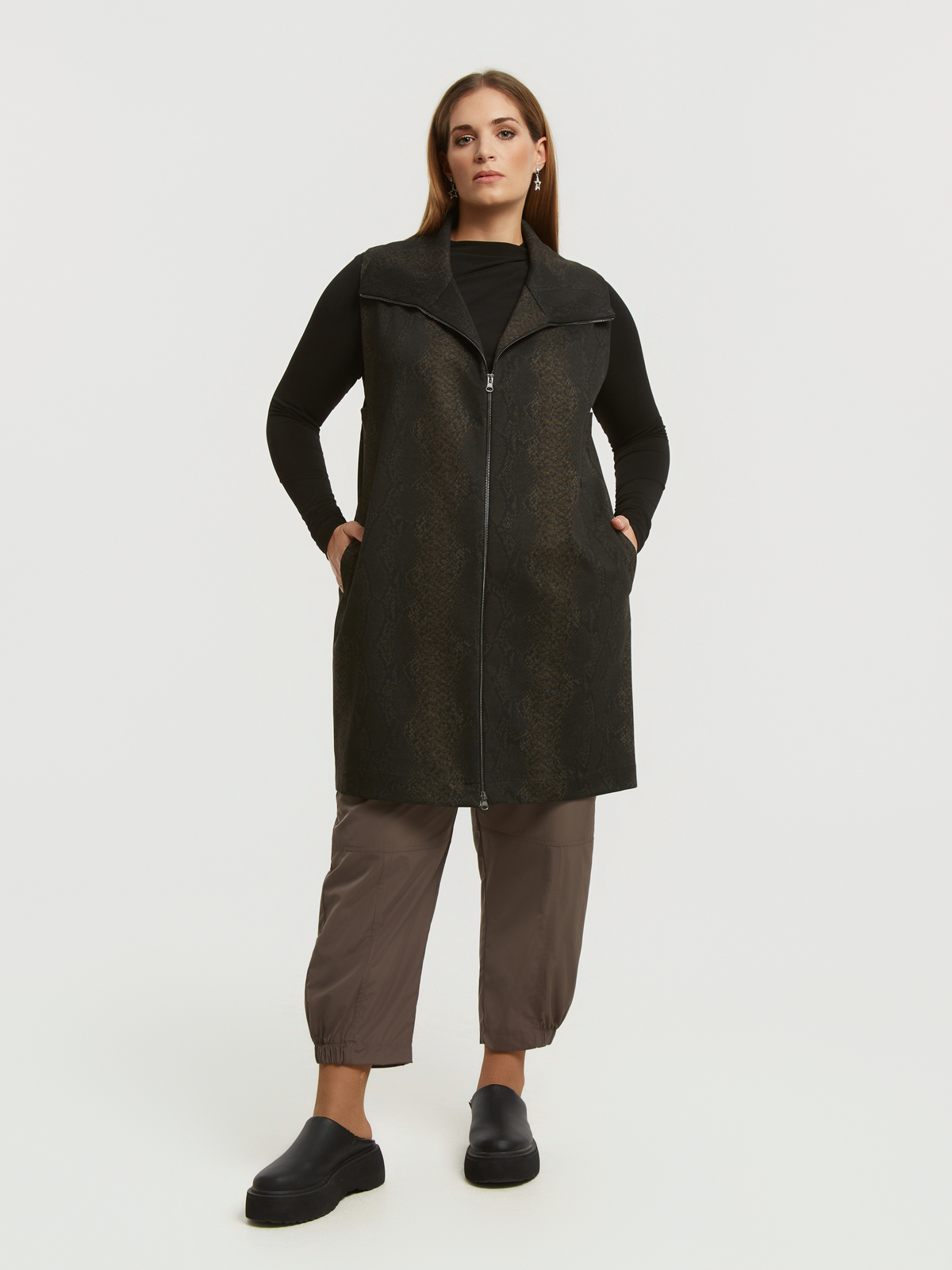 Animal-print γιλέκο με φερμουάρ φωτογραφία