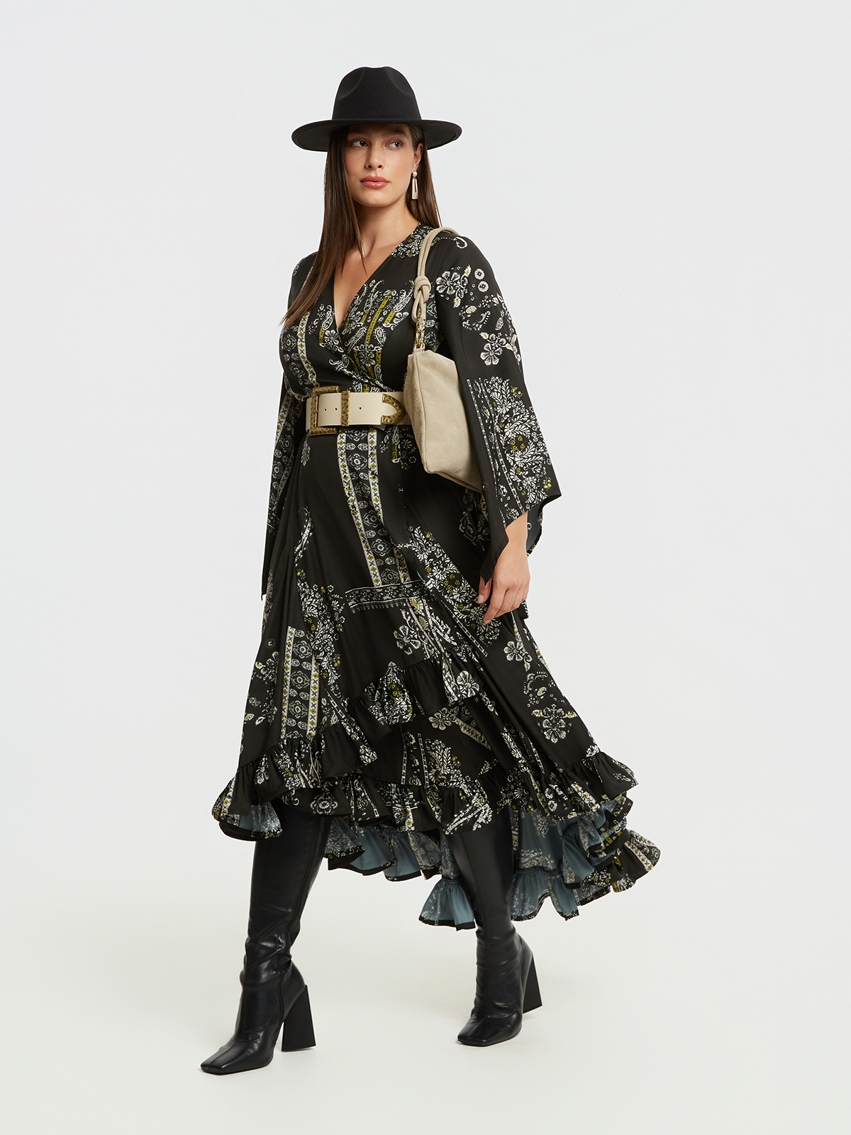 Κρουαζέ φόρεμα με βολάν και εμπριμέ σχέδιο φωτογραφία