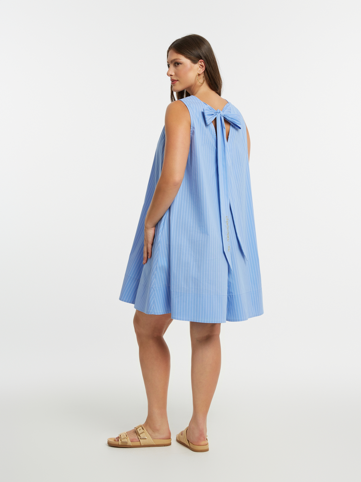 Ριγέ αμάνικο βαμβακερό φόρεμα με φιόγκο στην πλάτη φωτογραφία