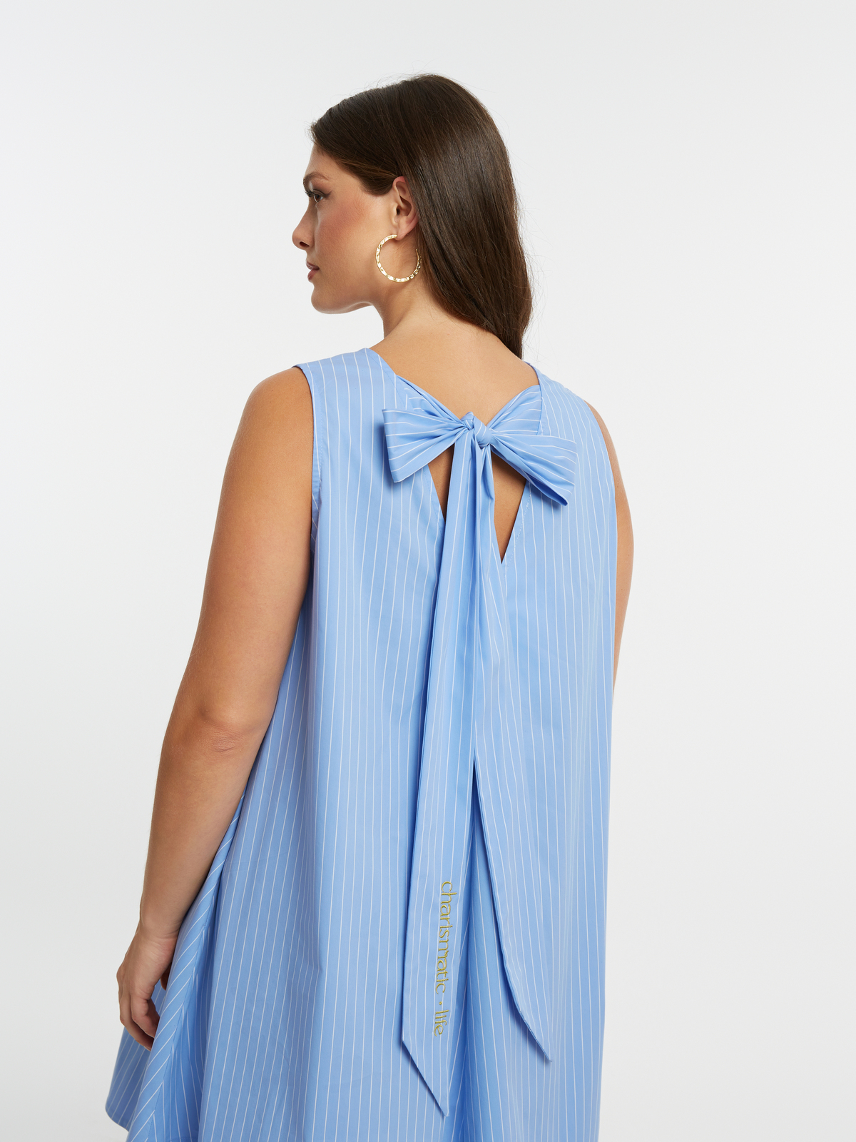 Ριγέ αμάνικο βαμβακερό φόρεμα με φιόγκο στην πλάτη φωτογραφία